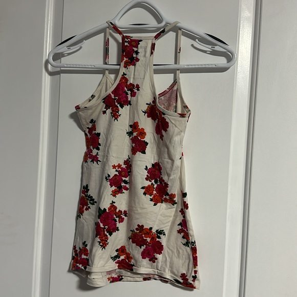 Garage floral tank top - 5 for $20 for items marked with ⭐️ - Picture 3 of 3